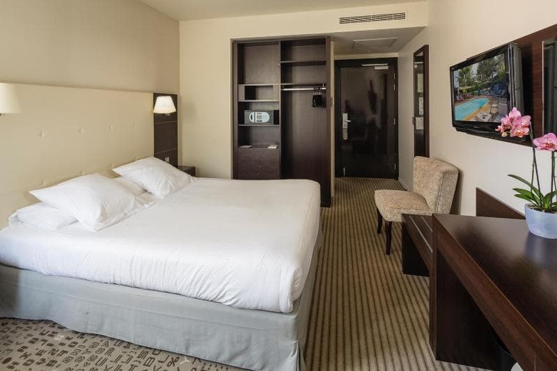 Best Western Plus Hôtel de l'Arbois 4