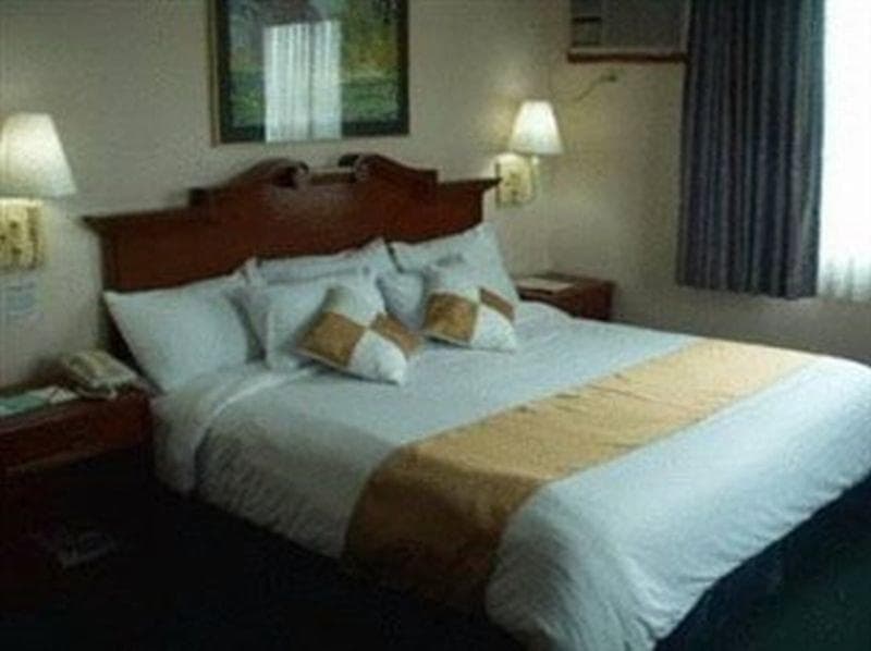 Days Hotel by Wyndham Batangas 2