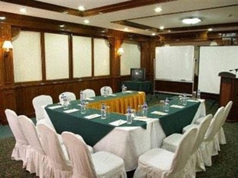 Days Hotel by Wyndham Batangas 3