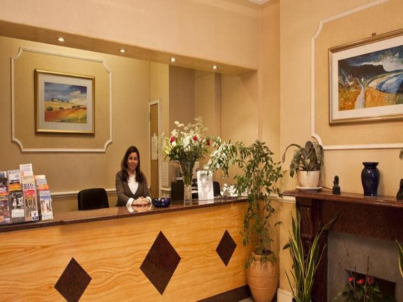 Avon Hotel 5