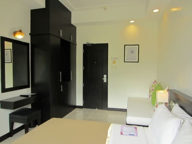 One Crescent Place 3