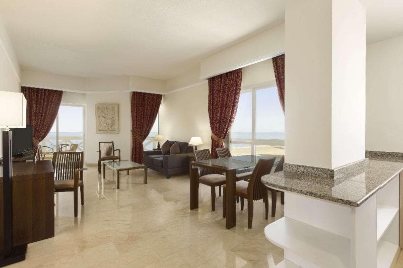 Ramada by Wyndham Beach Hotel Ajman 5