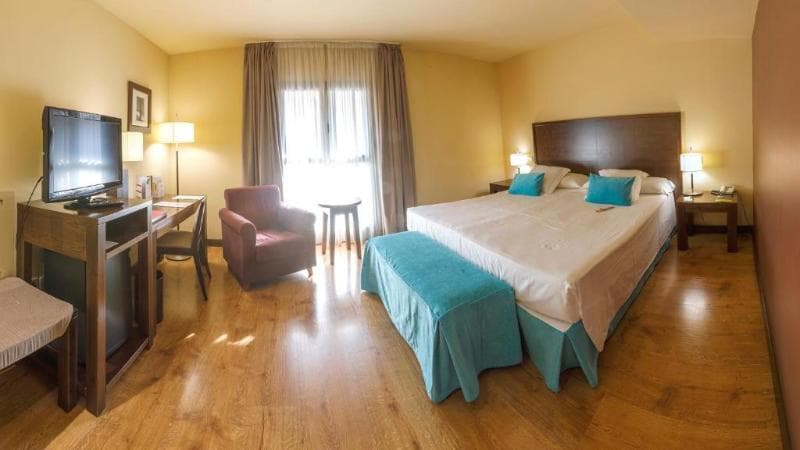Gran Hotel Ciudad de Barbastro photo 1