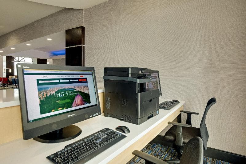 Holiday Inn Express & Suites Nashville-Opryland 2