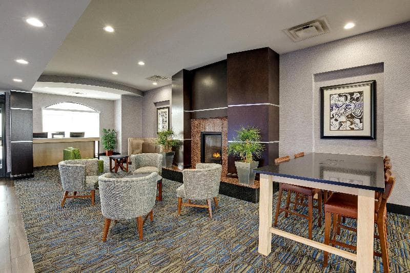 Holiday Inn Express & Suites Nashville-Opryland 4