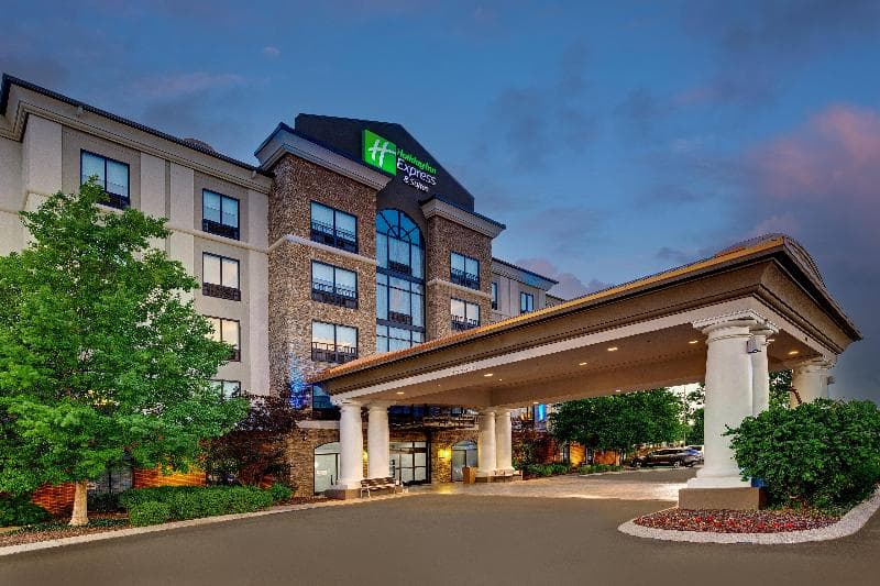 Holiday Inn Express & Suites Nashville-Opryland 5