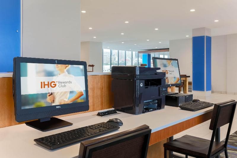 Holiday Inn Express & Suites Downtown Fort Worth 3