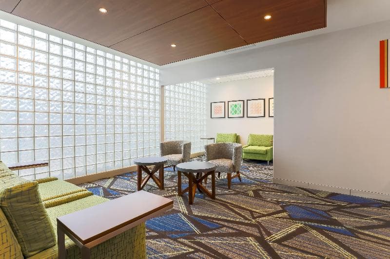 Holiday Inn Express & Suites Downtown Fort Worth 4