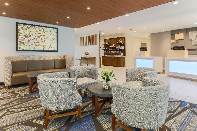Holiday Inn Express & Suites Downtown Fort Worth 5