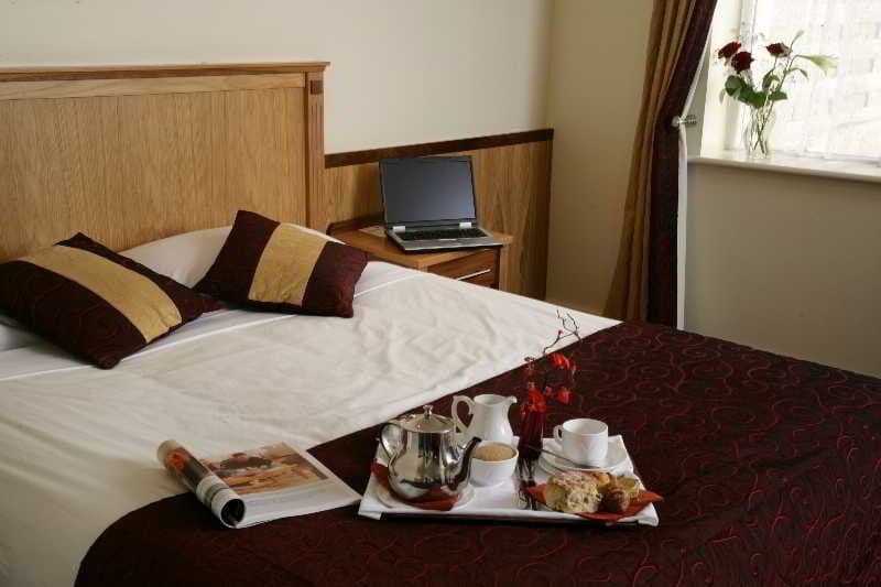 Bush Hotel 3
