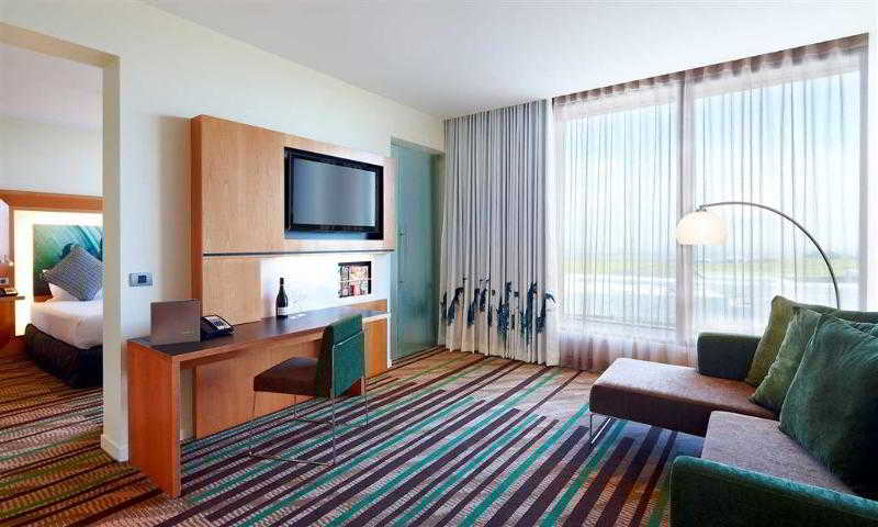 Novotel Auckland Airport 2