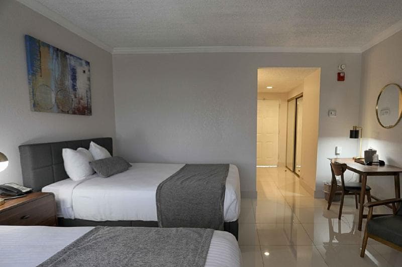 Boca Raton Plaza Hotel And Suites photo 1