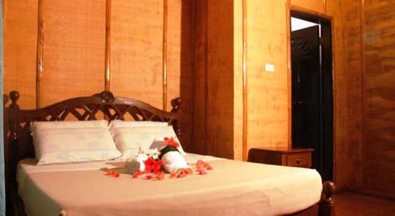 Alona Tropical Beach Resort 4