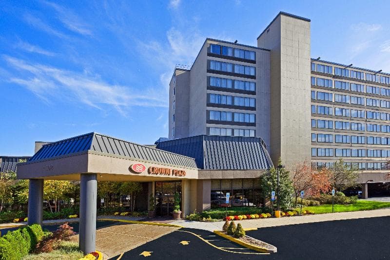 Crowne Plaza Englewood 4