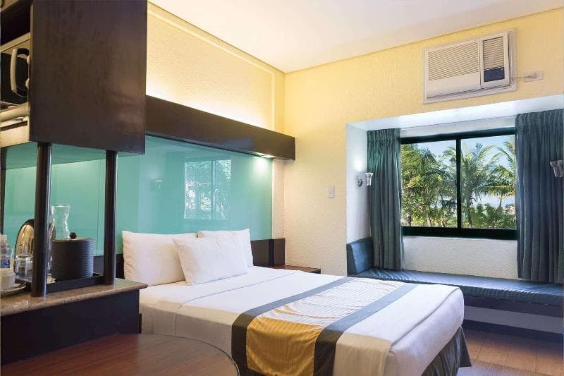 Microtel Inn and Suites by Wyndham Cabanatuan 2