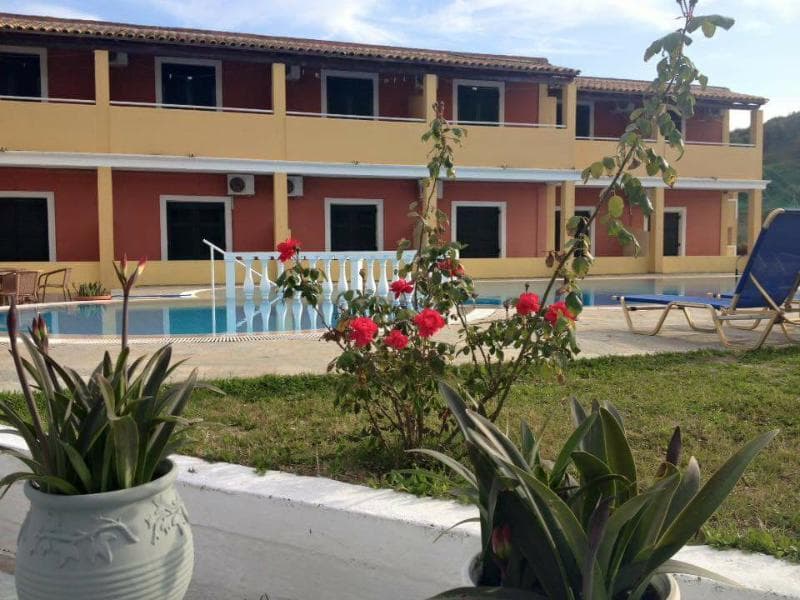 Alexis Pool Apartments 3