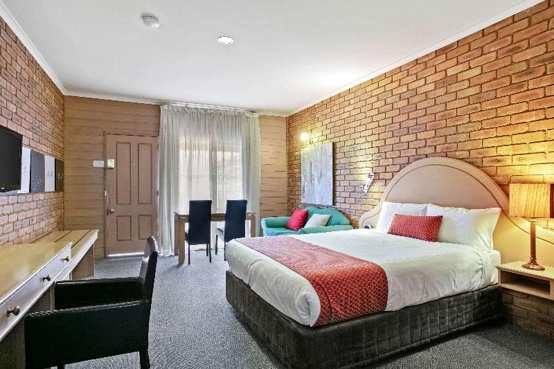 Quality Inn Colonial 2