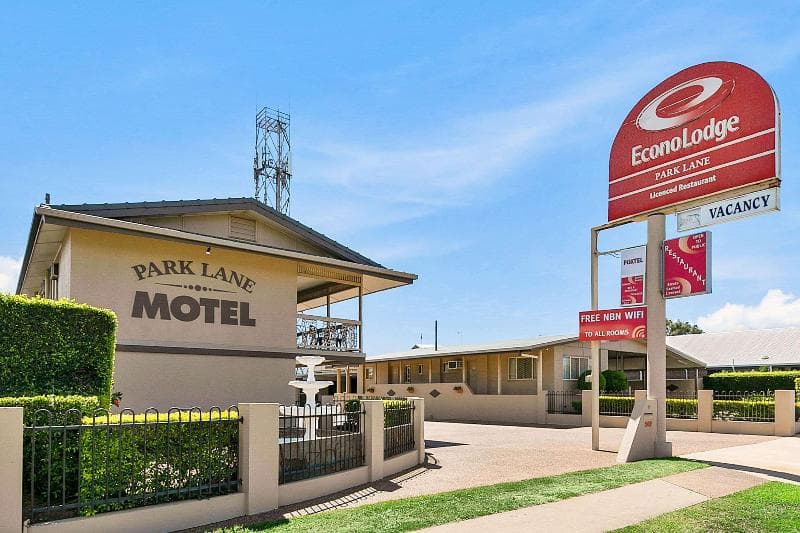 Econo Lodge Park Lane 2