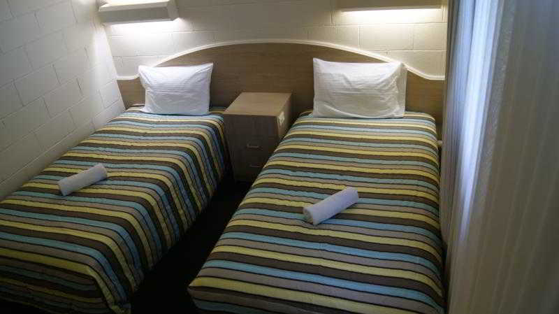 Econo Lodge Absolute Lake Entrance 4