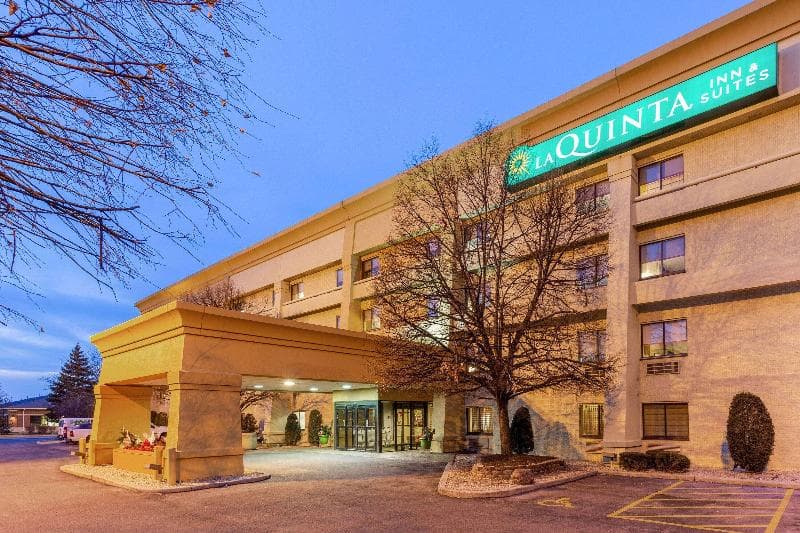 La Quinta Inn & Suites by Wyndham Chicago Tinley Park 5