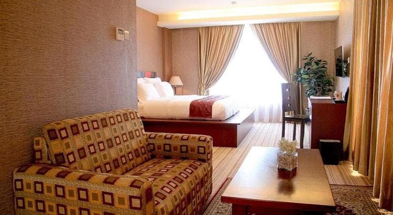 Lion Hotel & Plaza 2