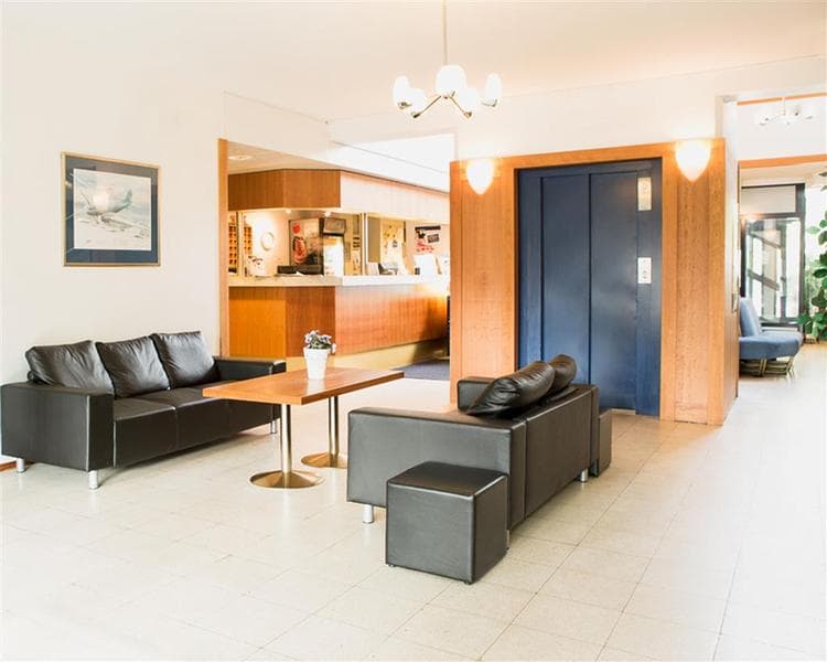 Pilot Airport Hotel 5