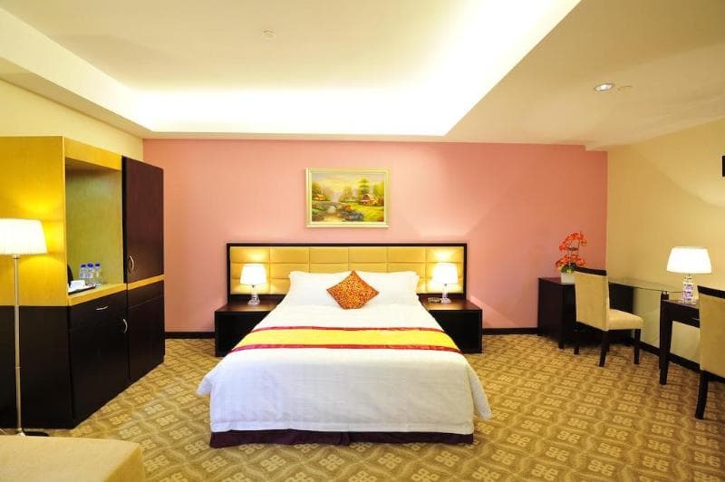 Hallmark Crown Hotel 2