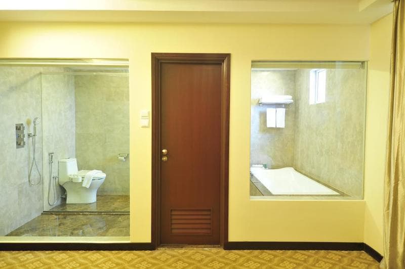 Hallmark Crown Hotel 4
