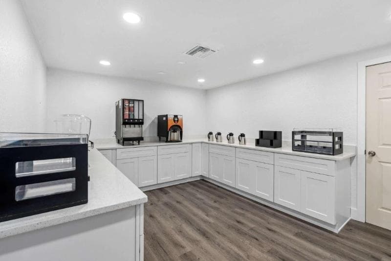 Super 8 by Wyndham Kissimmee/Orlando 3
