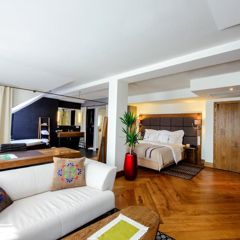 Bristol Tradition & Luxury 4