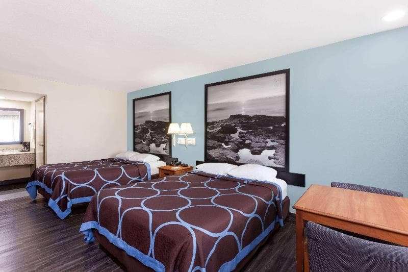 Super 8 by Wyndham El Cajon 3