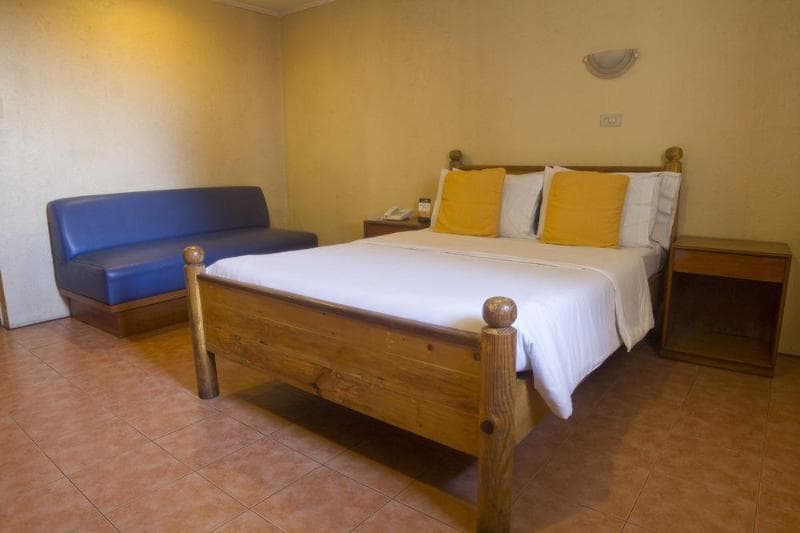 Nichols Airport Hotel 3