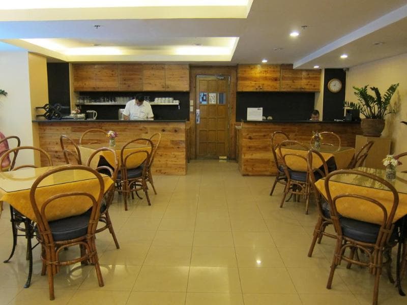 Nichols Airport Hotel 4