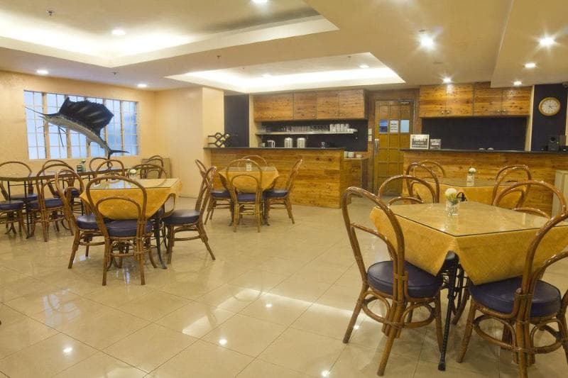 Nichols Airport Hotel 5