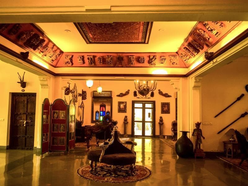The Royal Retreat main