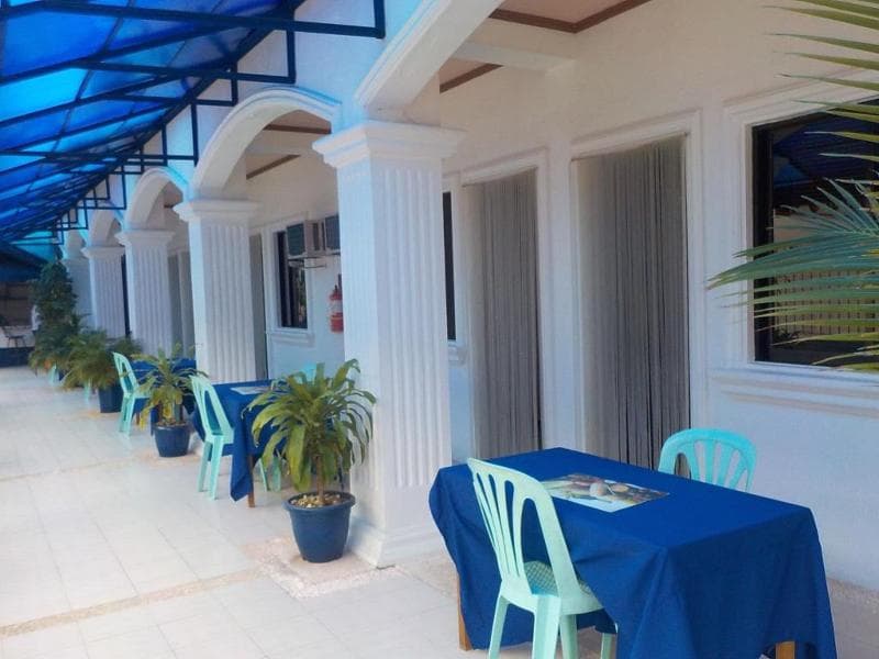 Island Inn photo 1