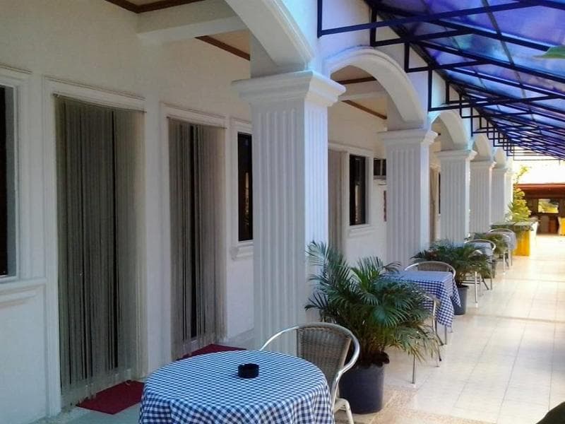 Island Inn 2