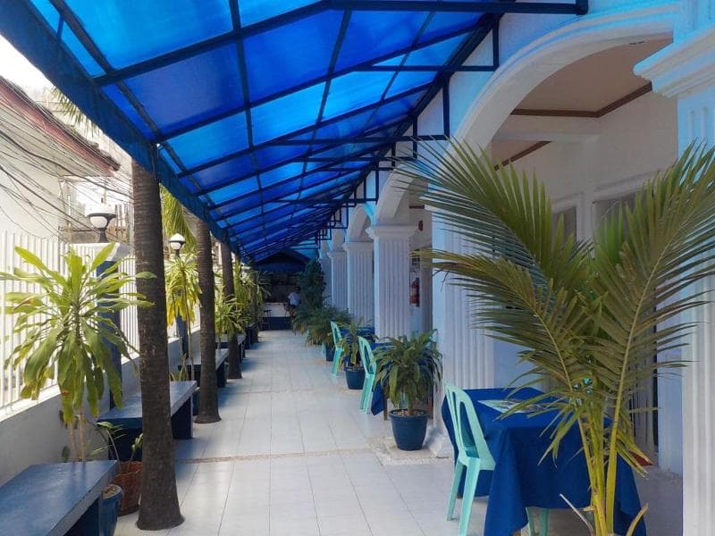 Island Inn 3