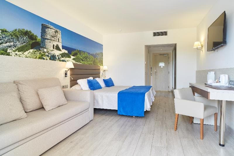 Invisa Hotel Cala Blanca 4
