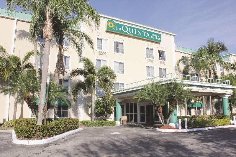 La Quinta Inn & Suites by Wyndham Sunrise Sawgrass Mills photo 1