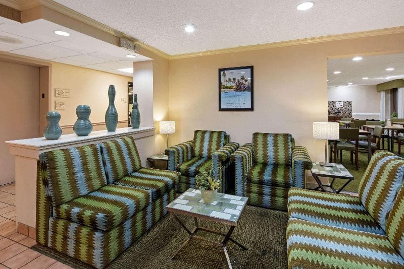 La Quinta Inn & Suites by Wyndham Sunrise Sawgrass Mills 5