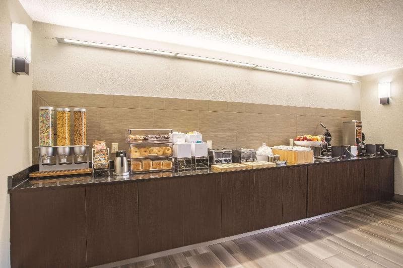 La Quinta Inn & Suites by Wyndham Fort Lauderdale Tamarac 2