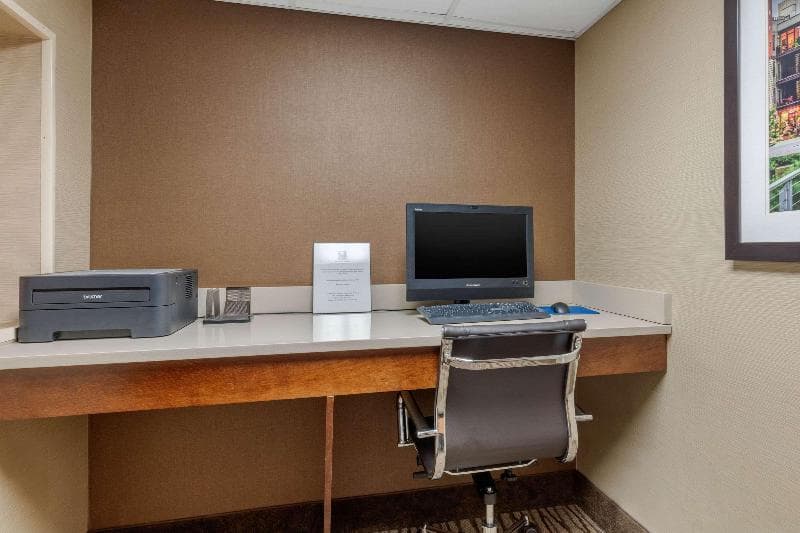 Comfort Inn & Suites Hamilton Place photo 1