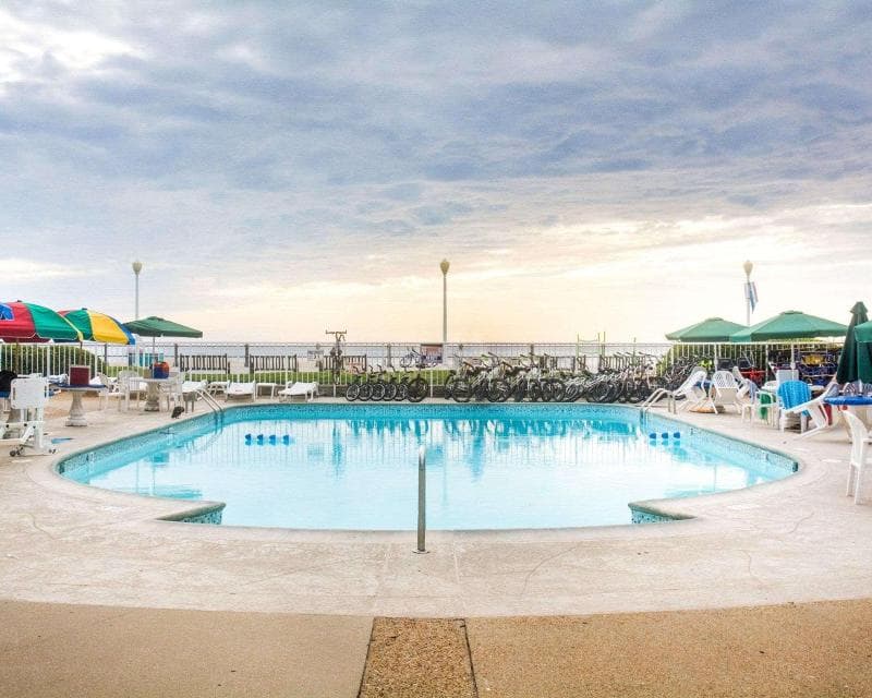 Quality Inn & Suites Oceanfront 3