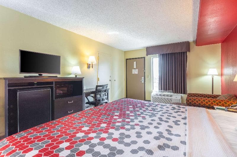 Econo Lodge And Suites Clarksville 3
