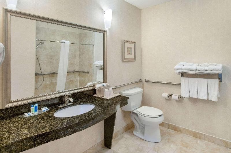 Comfort Suites photo 1