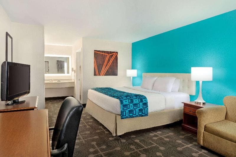 Howard Johnson by Wyndham Chattanooga Lookout Mountain 3