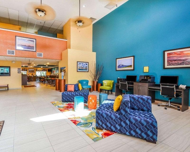 Comfort Suites Tampa - Brandon 4