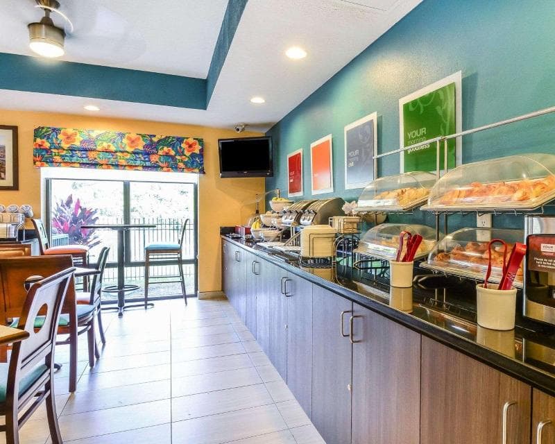 Comfort Suites Tampa - Brandon 2