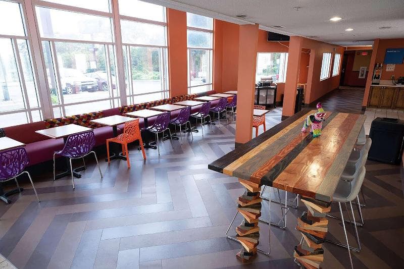 AmericInn by Wyndham Omaha Near Zoo 5